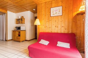 1 bedroom, iron/ironing board, travel crib, free WiFi