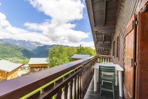 Outdoor dining - CHALET CHANTE LE VENT - LE FAYARD (CREST VOLAND COHENNOZ)