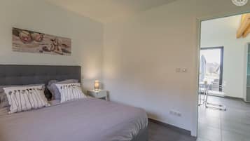 1 slaapkamer, een strijkplank/strijkijzer, reisbedje, gratis wifi