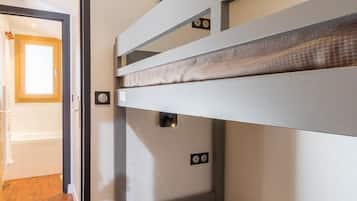 1 bedroom, iron/ironing board, free WiFi