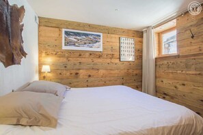 5 bedrooms, iron/ironing board, travel cot, free WiFi