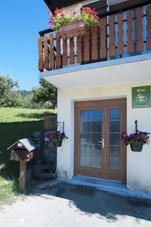 Exterior detail - LES PRAIRIES - FEISSONS SUR SALINS (FEISSONS SUR SALINS)