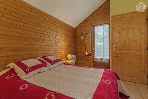 3 chambres, fer et planche à repasser