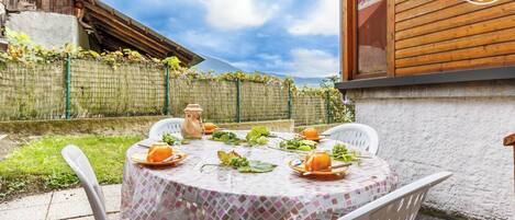 Outdoor dining