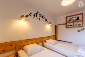 3 soverom, strykejern/-brett, reiseseng for barn og wi-fi (inkludert)