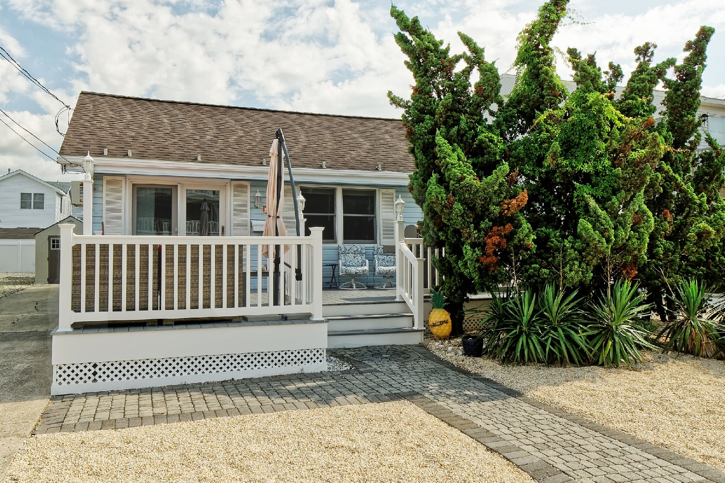 Cozy and Roomy Beachside Bungalow in Sea Isle