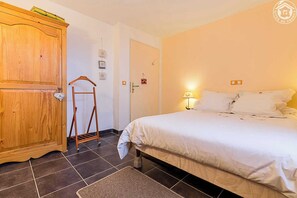 3 bedrooms, iron/ironing board, travel crib, free WiFi