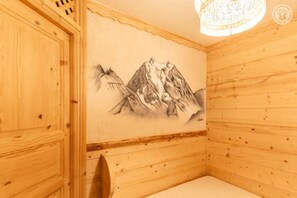 3 chambres, fer et planche à repasser, lit de bébé portatif