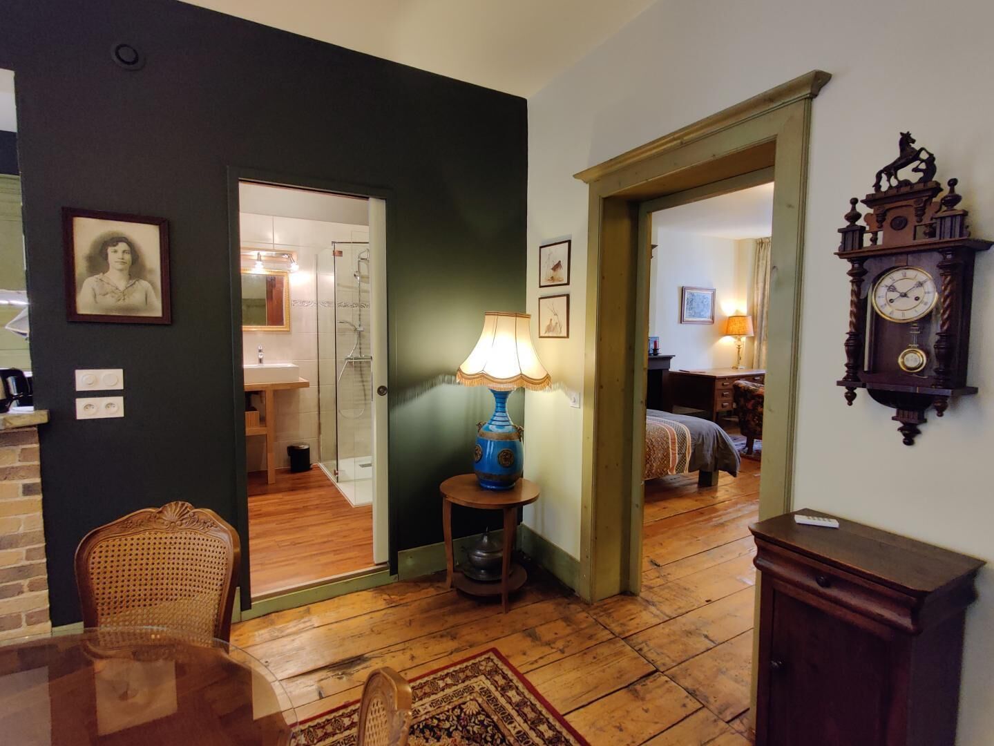 1 chambre, fer et planche à repasser, lit parapluie, Wi-Fi gratuit