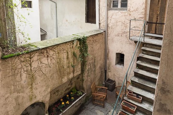 Vue sur la Cour intérieure à l'italienne, depuis le palier