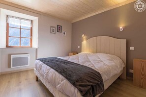 2 室のベッドルーム、アイロン / アイロン台