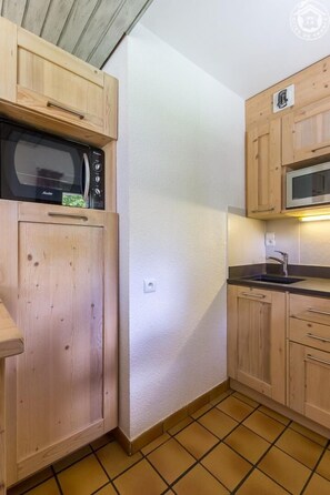 冷蔵庫、オーブン、コンロ、食器洗い機