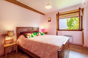 3 室のベッドルーム、アイロン / アイロン台、旅行用ベビーベッド、WiFi (無料)