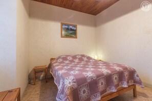 2 soverom, strykejern/-brett, reiseseng for barn og wi-fi (inkludert)