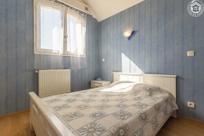 3 chambres, fer et planche à repasser, lit parapluie, Wi-Fi gratuit