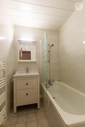 Bathtub, hair dryer