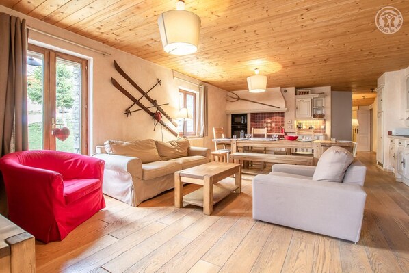 Télévision, cheminée, lecteur de DVD