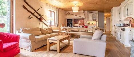 TV, fireplace, DVD player