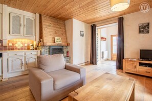 TV, fireplace, DVD player