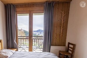 1 bedroom, iron/ironing board, travel cot, free WiFi