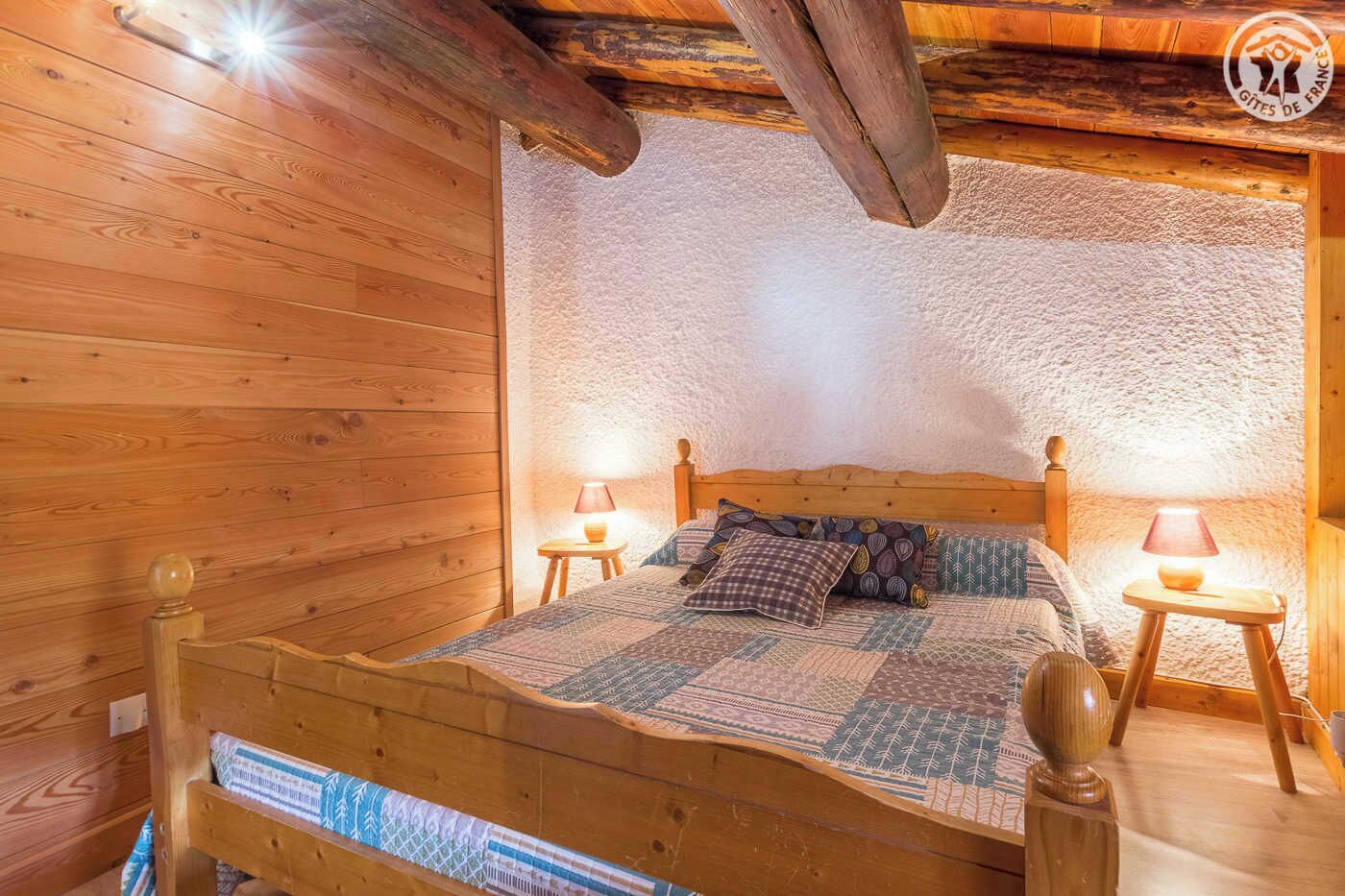 2 chambres, fer et planche à repasser, lit parapluie