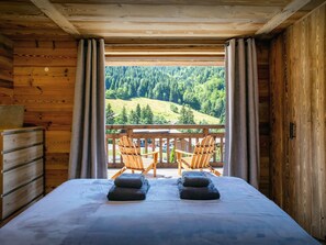4 bedrooms, iron/ironing board, WiFi, bed sheets - Chalet Frontflip - holiday home for 10 with sauna - OVO Network (La Clusaz)