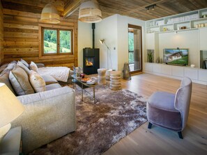 TV, fireplace, stereo - Chalet Frontflip - holiday home for 10 with sauna - OVO Network (La Clusaz)