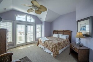 32 bedrooms, desk, iron/ironing board, travel crib