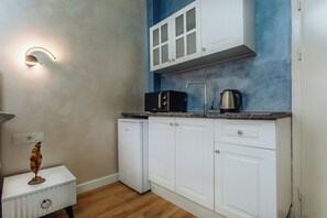 Luxury Studio | Private kitchen | Mini-fridge, electric kettle - Taksim Bi Center (Istanbul)
