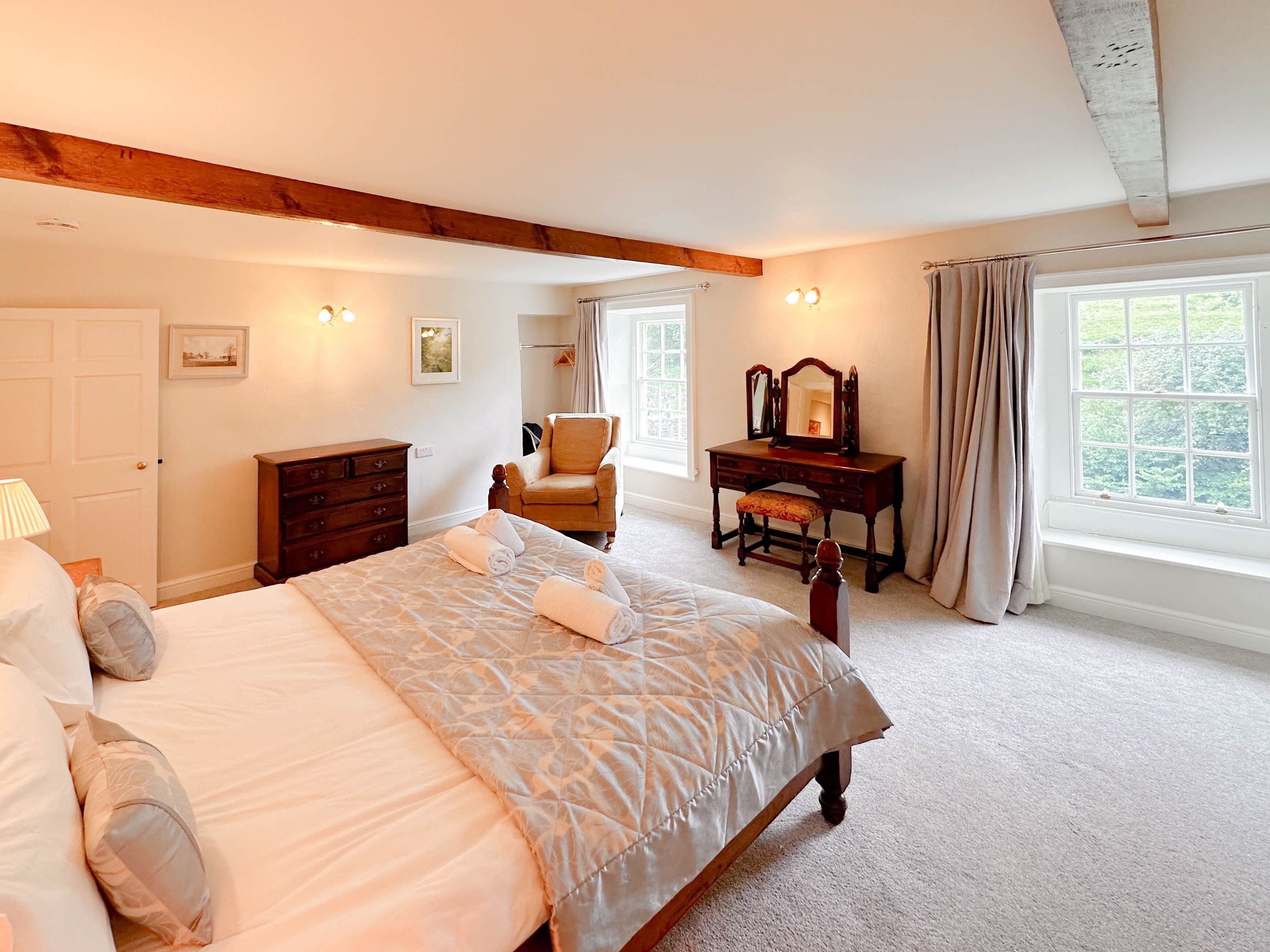 6 soverom, strykejern/-brett, reiseseng for barn og wi-fi (inkludert)