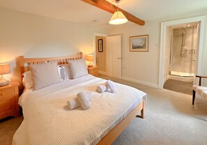 6 habitaciones, tabla de planchar con plancha y cuna de viaje 