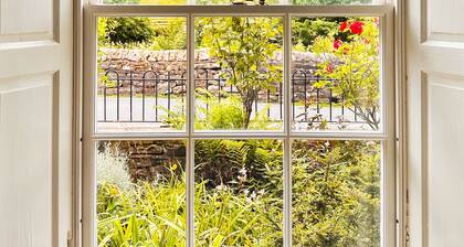 A fantastic, spacious, holiday home which comfortably sleeps 12 guests and 2 well behaved