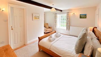 6 bedrooms, iron/ironing board, travel crib, free WiFi