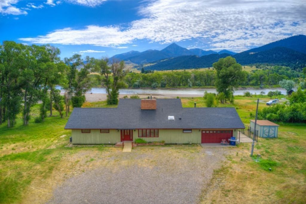 Yellowstone River Retreat - World Class Fly Fishing Right In Your Backyard! 