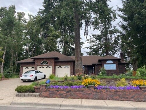 Stately Home in Historic Oregon City