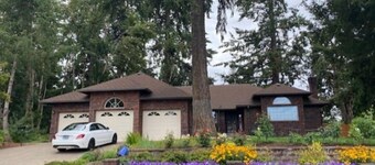 Stately Home in Historic Oregon City