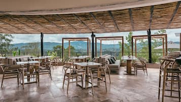 Free daily cooked-to-order breakfast