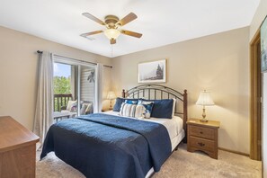 2 bedrooms, iron/ironing board, free WiFi, bed sheets - 2BR Near SDC | Lakeview Retreat (Branson)