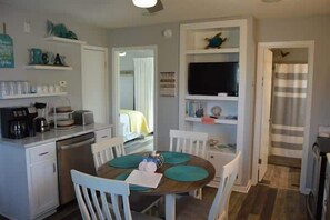 2 bedrooms, iron/ironing board, WiFi, bed sheets - North Cape- Behing Trading Post - Pet Friendly (Port St. Joe)