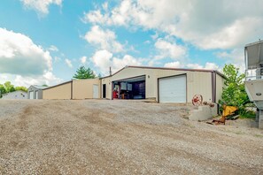 Exterior - Murphysboro Retreat w/ Deck Near Kinkaid Lake! (Murphysboro)