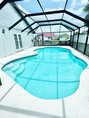 Piscine extérieure, piscine chauffée