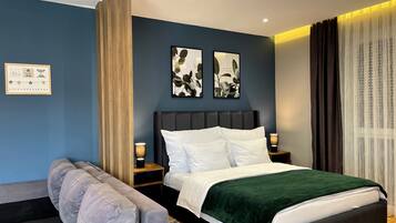 Estúdio premium | Escrivaninha, espaço de trabalho para notebook, quartos à prova de som