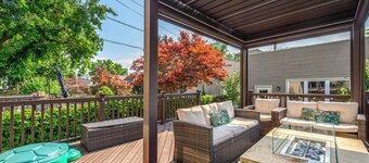 Cozy Home in the heart of Chicago W/Private Backyard & Games Room-Free parking.