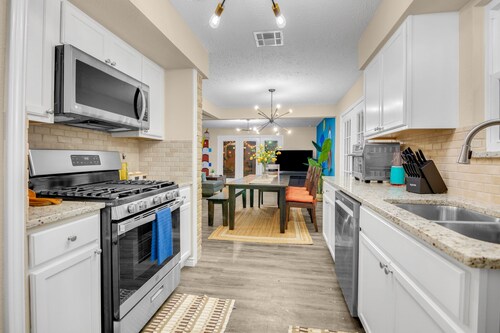 Beachcity 4BRs home amazing pool 12 Beds*Dickinson