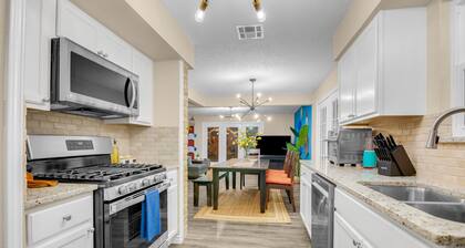 Beachcity 4BRs home amazing pool 12 Beds*Dickinson