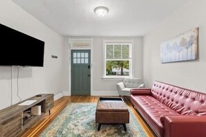 TV - Quiet Historic Benton Park Apartment for Longer Stays (St. Louis)