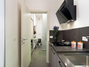 Réfrigérateur, micro-ondes, four, lave-vaisselle