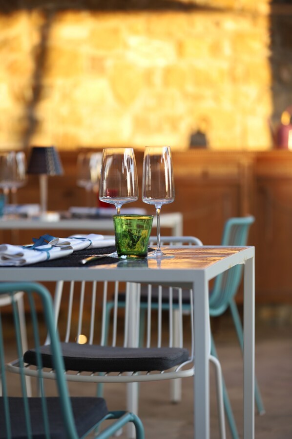 Dinner served, Italian cuisine, ocean views  - Tenuta Bellelli (Castellabate)