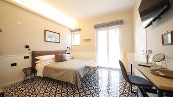 Design Double Room, Terrace, Ground Floor | Hypo-allergenic bedding, down comforters, pillowtop beds, minibar