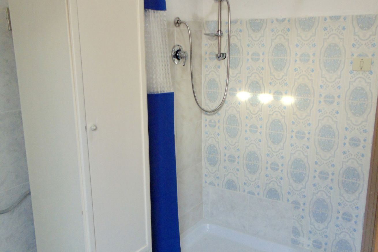 Ducha, bidet, toallas